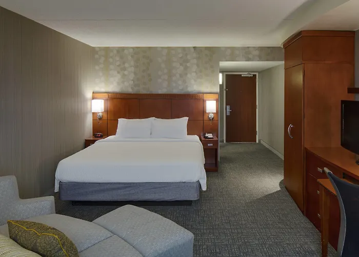 Courtyard By Marriott West/hilliard 3*